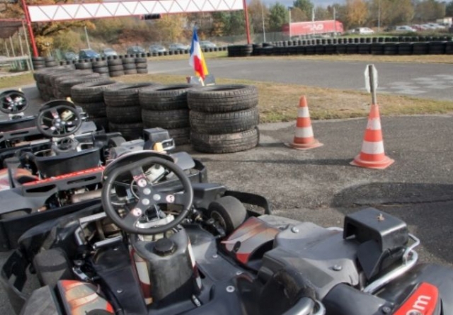  Hacer karting al aire libre 